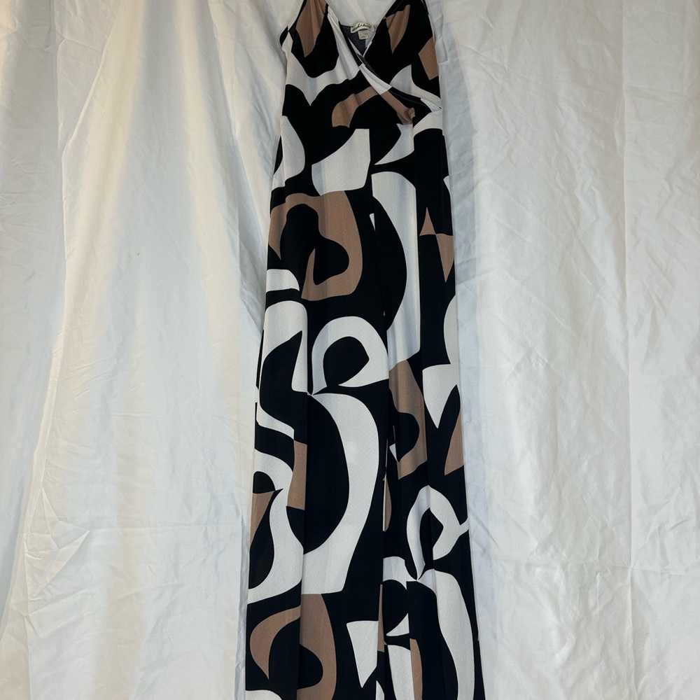 Stylish Black and White Abstract Maxi Dress